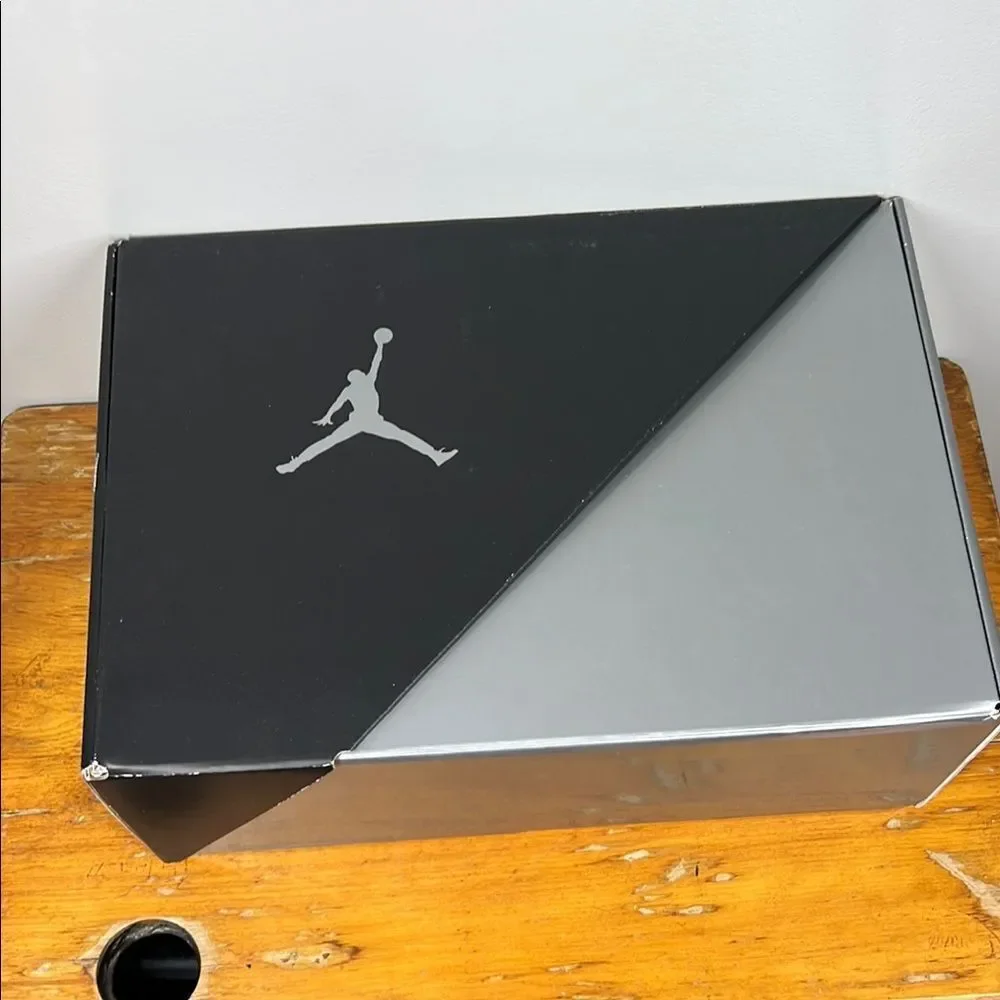 Authentic Jordan MVP Black Sneakers with box